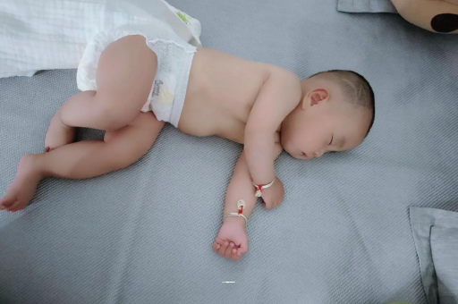 乐平几个月宝宝会抬头